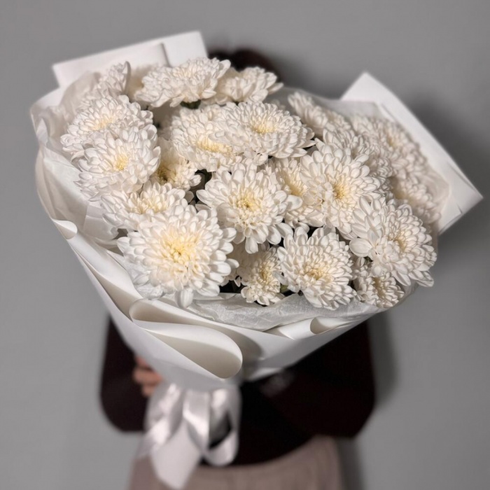 Букет из 5 кустовых белых хризантем