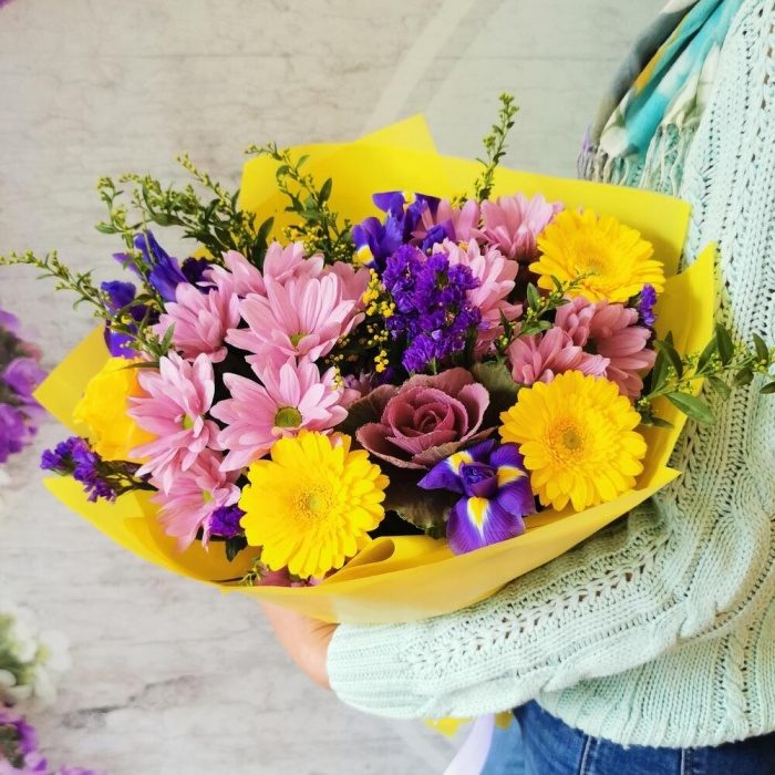 Букет с ирисами и хризантемами и герберами, фото 2